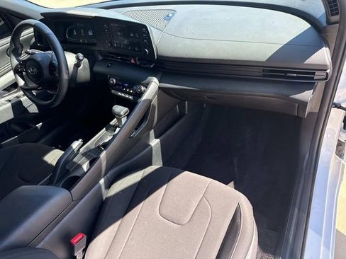 Used 2025 Hyundai Elantra Sport FWD image 18