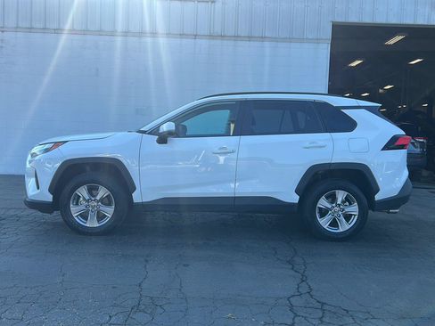 Used 2025 Toyota RAV4 XLE AWD/4WD image 2
