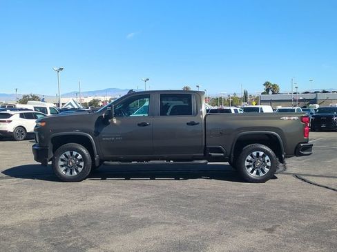 Used 2022 Chevrolet Silverado 2500 Custom w/ Custom Value Package AWD/4WD image 5