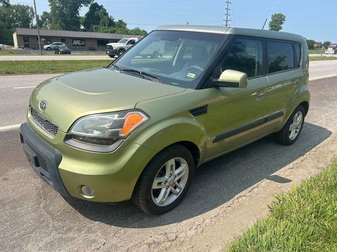 Used 2010 Kia Soul + w/ Audio Pkg image 8