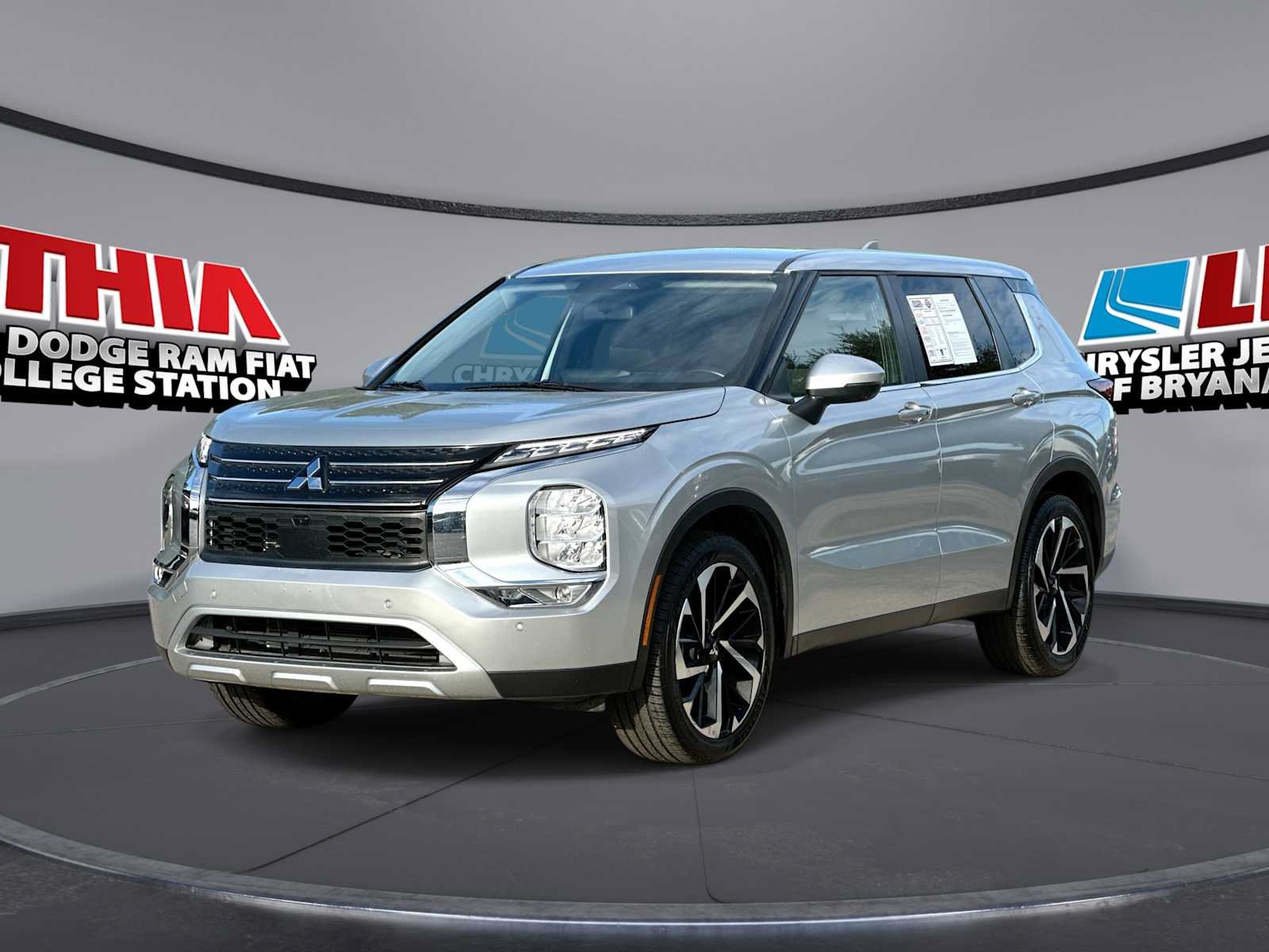 Used 2024 Mitsubishi Outlander SE FWD image 1