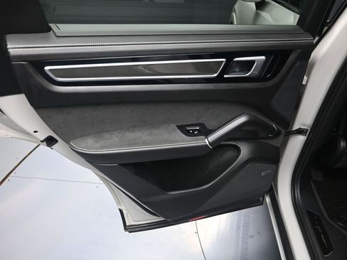 Used 2021 Porsche Cayenne GTS image 27