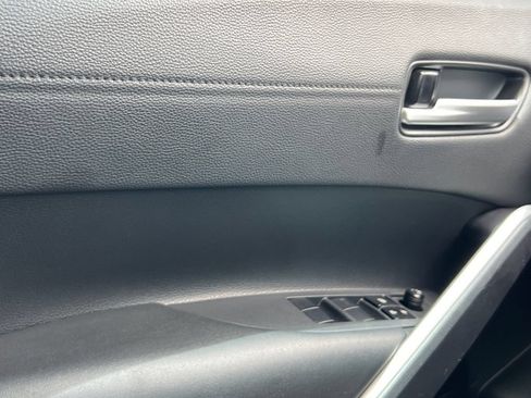 Used 2024 Toyota Corolla Cross XLE FWD image 25