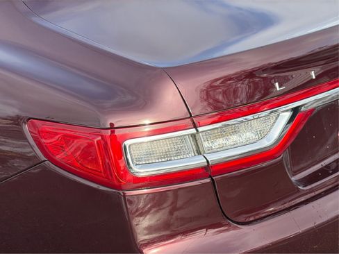 Used 2017 Lincoln Continental Reserve w/ Luxury Package image 28