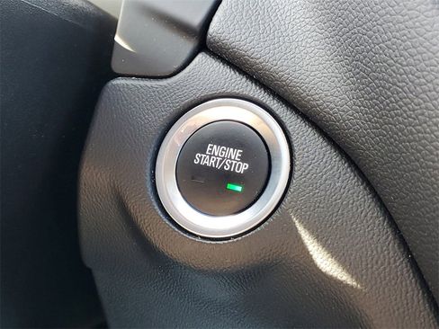 Used 2021 Chevrolet Equinox LT image 29