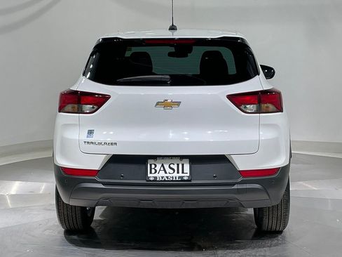 Used 2025 Chevrolet TrailBlazer LS w/ LS Convenience Package FWD image 12