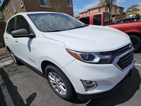 Used 2021 Chevrolet Equinox LS w/ LS Convenience Package AWD/4WD image 4