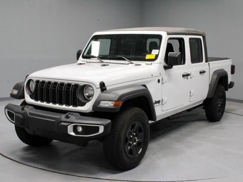 Used 2025 Jeep Gladiator Sport AWD/4WD image 6