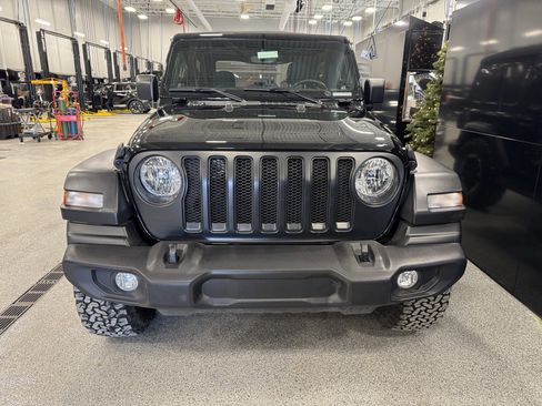 Used 2023 Jeep Wrangler Sport image 31