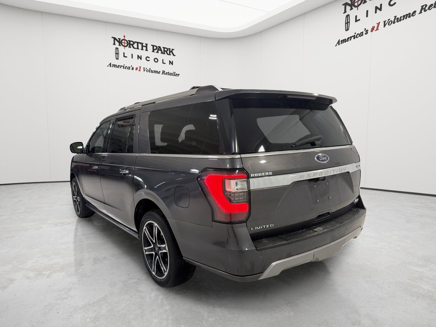 Used 2021 Ford Expedition Max Limited AWD/4WD image 3
