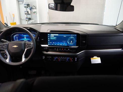 Used 2025 Chevrolet Silverado 1500 LT image 8