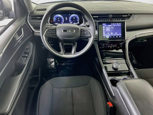 Used 2023 Jeep Grand Cherokee Laredo image 20