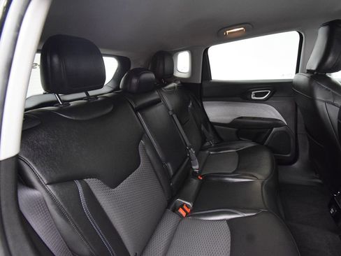 Used 2022 Jeep Compass Latitude image 23