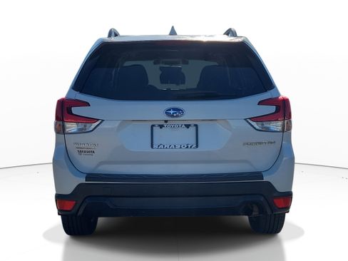 Used 2020 Subaru Forester Premium image 5