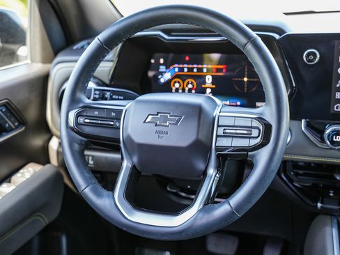 Used 2025 Chevrolet Colorado ZR2 w/ Technology Package AWD/4WD image 15