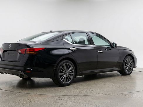 Used 2025 Nissan Altima 2.5 SV image 9