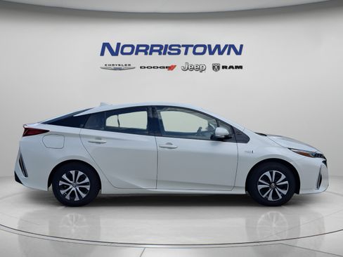 Used 2018 Toyota Prius Prime Premium FWD image 7
