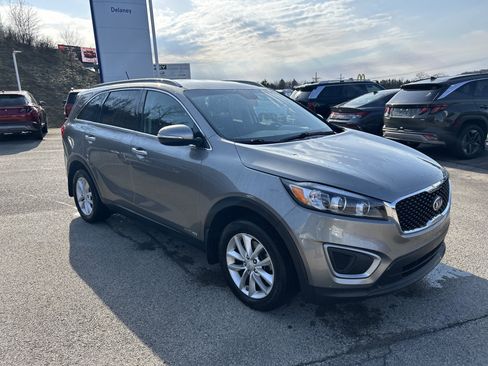 Used 2017 Kia Sorento LX image 1