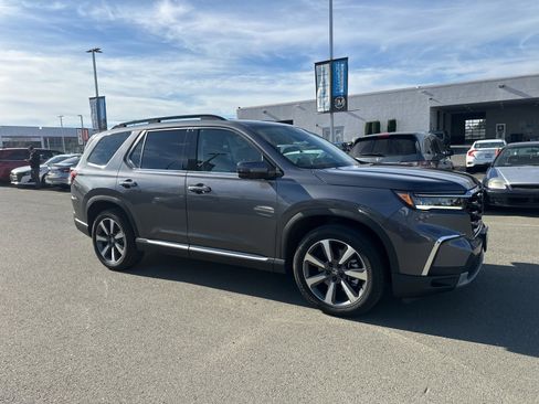 Certified 2025 Honda Pilot Elite image 2