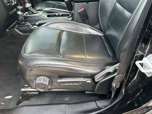 Used 2022 Jeep Wrangler Unlimited Sahara w/ Cold Weather Group image 18