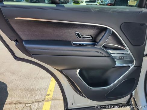 Used 2023 Land Rover Range Rover SE image 18