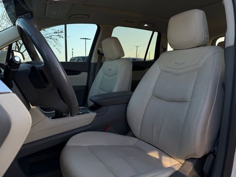 Used 2021 Cadillac XT6 Premium Luxury image 10