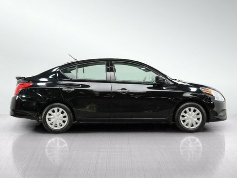 Used 2018 Nissan Versa SV FWD image 6
