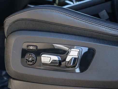 Used 2023 BMW X5 xDrive40i w/ Luxury Seating Package image 27