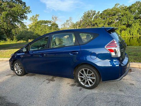 Used 2017 Toyota Prius V Five w/ Advanced Technology Package FWD image 4