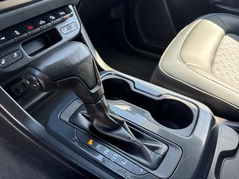 Used 2020 Chevrolet Colorado Z71 AWD/4WD image 23