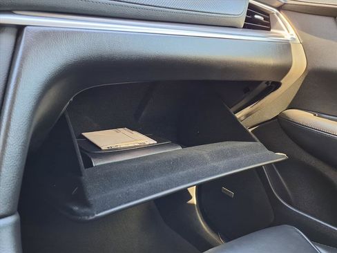 Used 2018 Cadillac XT5 Luxury image 32