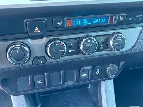 Used 2023 Toyota Tacoma TRD Off-Road w/ TRD Premium Off Road Package AWD/4WD image 11