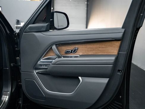 Used 2025 Land Rover Range Rover SE AWD/4WD image 23