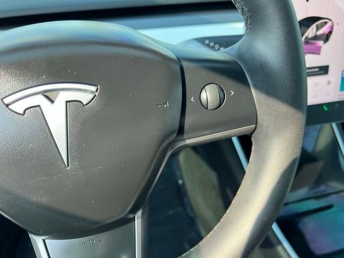 Used 2019 Tesla Model 3 Standard Range Plus image 32