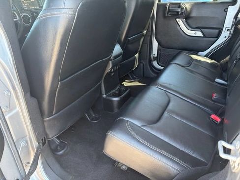 Used 2017 Jeep Wrangler Unlimited Rubicon AWD/4WD image 25