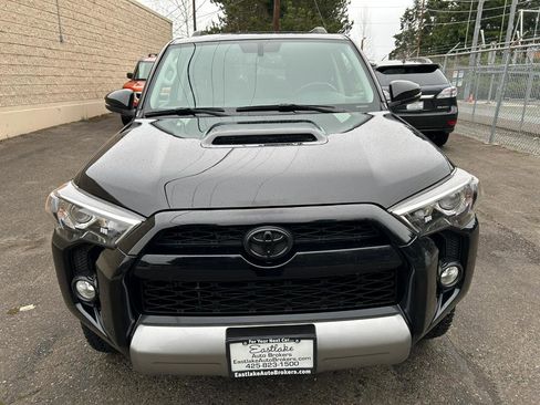 Used 2018 Toyota 4Runner TRD Off-Road Premium AWD/4WD image 2