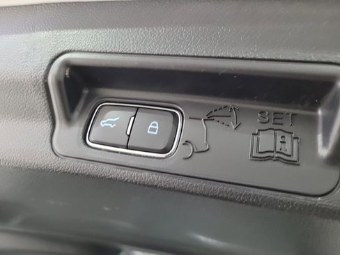 Used 2022 Ford Explorer XLT image 54