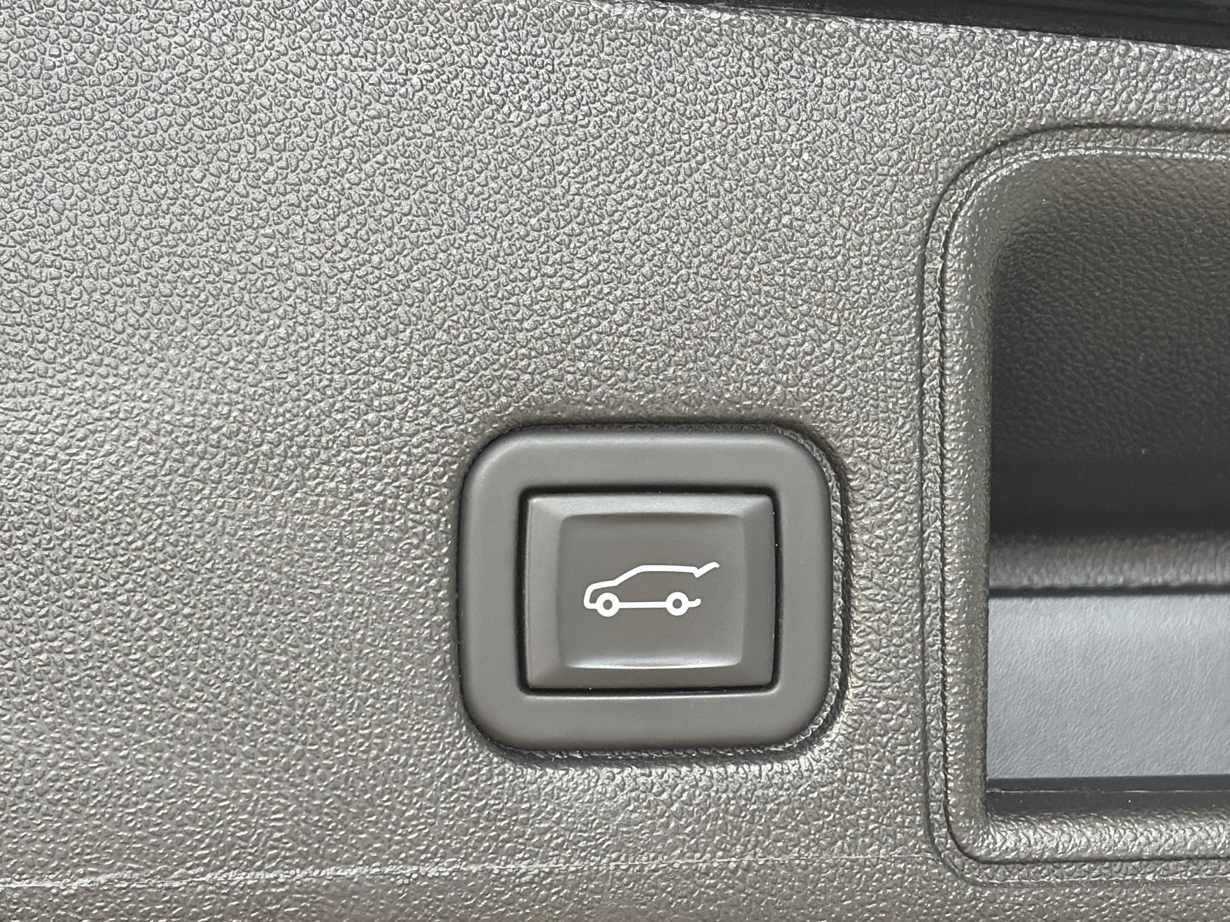 Certified 2024 GMC Terrain SLT AWD/4WD image 16