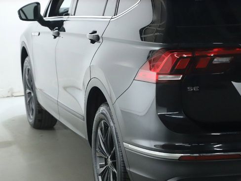 Used 2024 Volkswagen Tiguan SE image 43