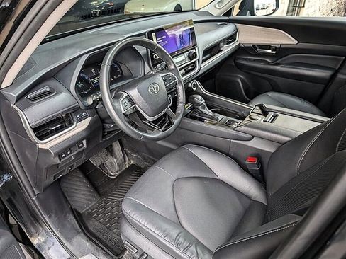 Used 2024 Toyota Grand Highlander AWD image 2