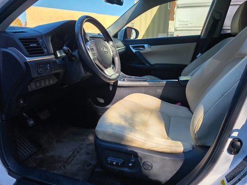 Used 2012 Lexus CT 200h Premium image 11