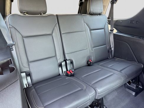 Used 2023 GMC Yukon SLT AWD/4WD image 28