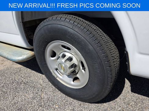 Used 2025 Chevrolet Express 2500 w/ Driver Convenience Package RWD image 9