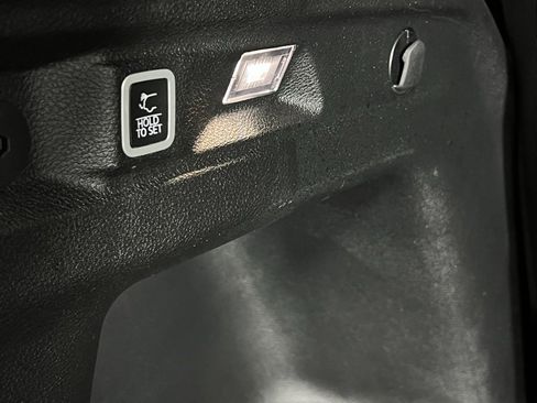 Used 2023 Jeep Grand Cherokee L Laredo image 31