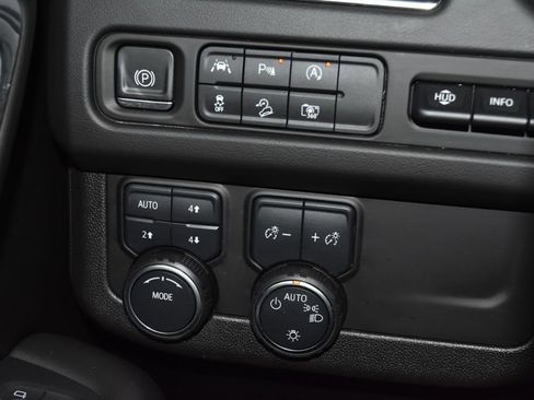 Used 2023 Chevrolet Tahoe High Country w/ Premium Package 2 AWD/4WD image 18