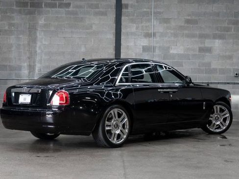 Used 2016 Rolls-Royce Ghost image 3
