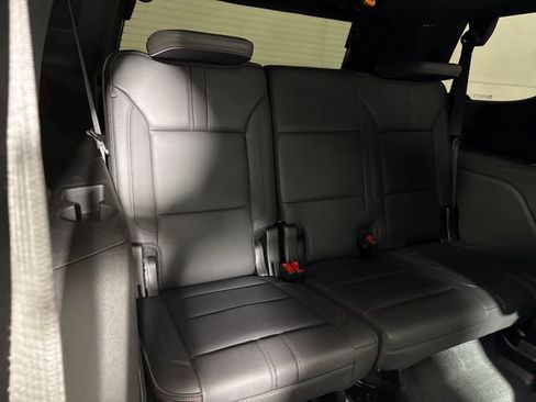 Used 2022 Chevrolet Tahoe RST w/ Luxury Package AWD/4WD image 17