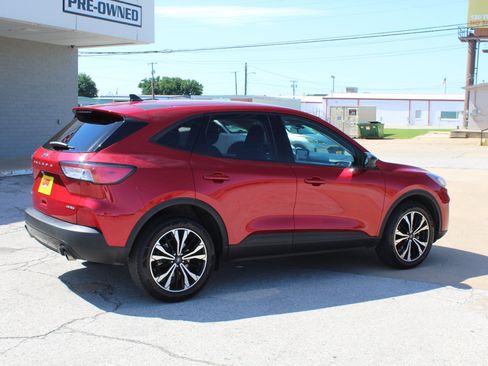 Used 2022 Ford Escape SE w/ SE Sport Appearance Package AWD/4WD image 4