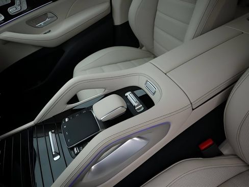 Certified 2026 Mercedes-Benz GLS 450 4MATIC image 35
