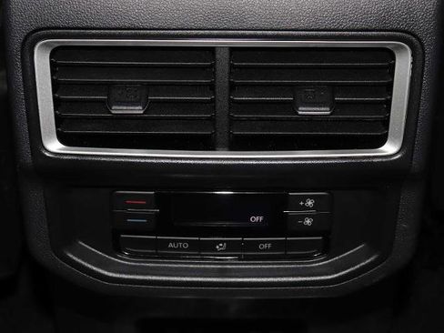 Used 2025 Volkswagen Atlas SE image 29